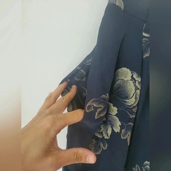 Ellen Tracy Floral Wide-Leg Pants - Black and Gray - Picture 3 of 8